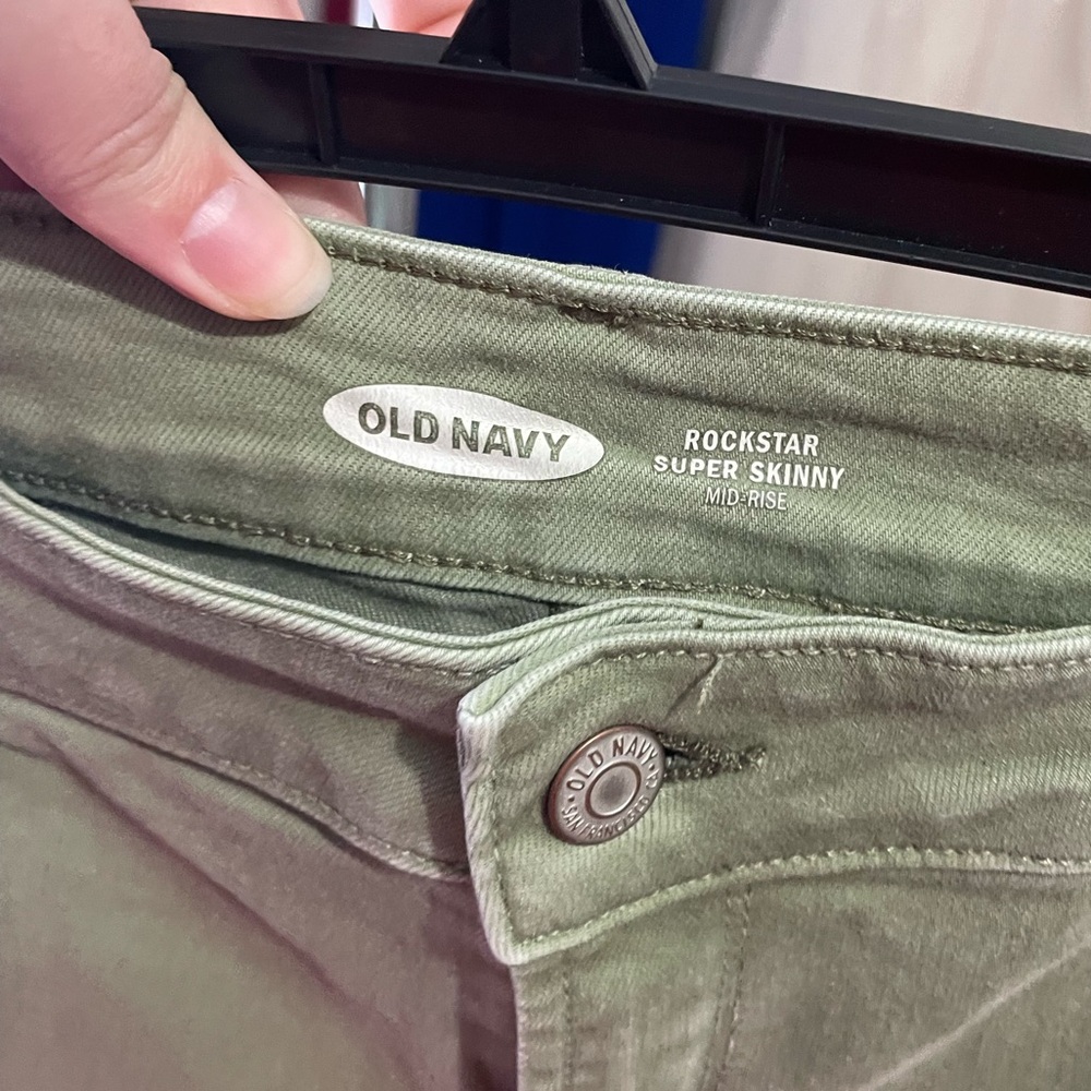 Old Navy Women's Olive Green Skinny Jeans - Picture 2 of 4